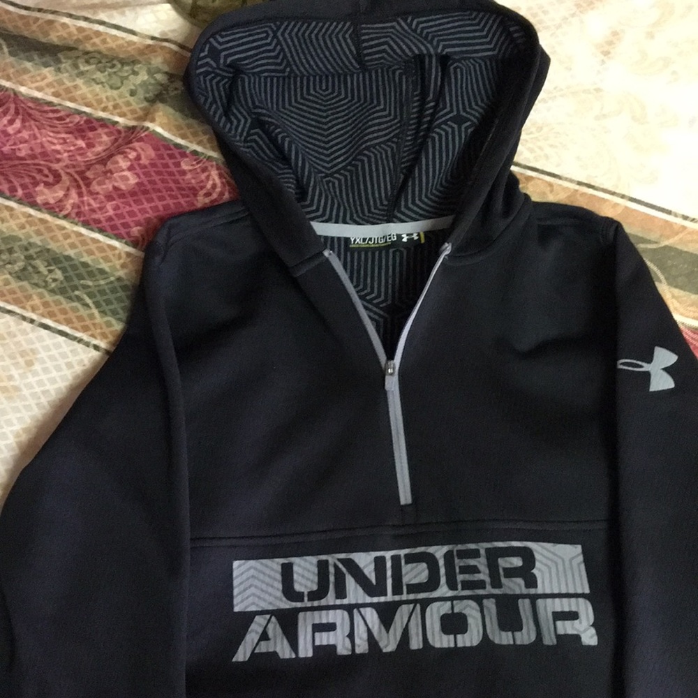 Youth Under Armour hoodie worn once YXL